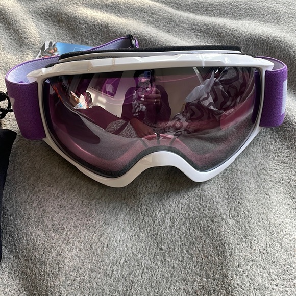 - PURPLE WOMAN’S SNOW MOBILE SKI SNOWBOARDING SNOW ACTIVITIES GOOGLES *NEW* - Picture 3 of 12